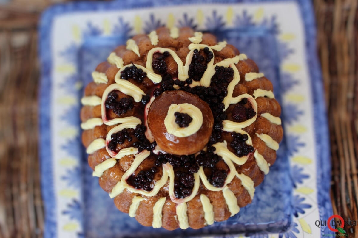 Babà al Rum con Crema Chantilly e Frutti di Bosco